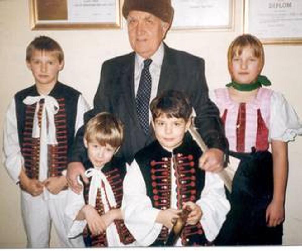 25.12.1999 - žiaci ZŠ s hrou Od Lucie do Troch kráľov