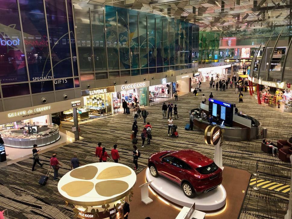 toto je za A) najmodernejšie nákupné stredisko v Singapure B) letisko Changi v Singapure C) stanica metra Downtown line Odpoveď je schovaná úplne na konci článku.
