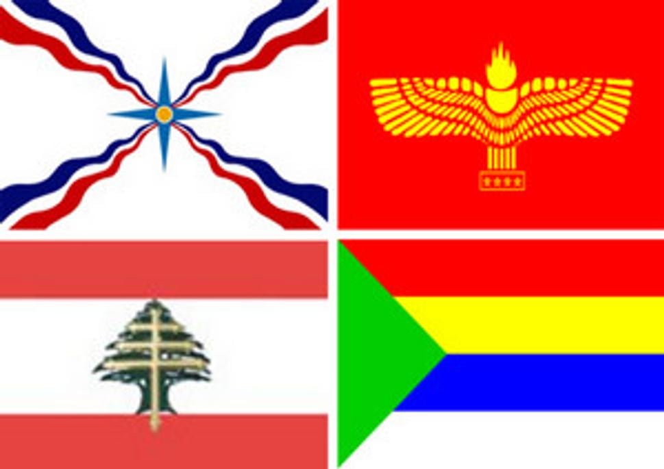 Vlajky irackých Chaldeo-Asýrčanov (vľavo hore), sýrskych Turojov/Aramejcov (vpravo hore), libanonských Maronitov (vľavo dole), sýrskych a libanonských Drúzov (vpravo dole).