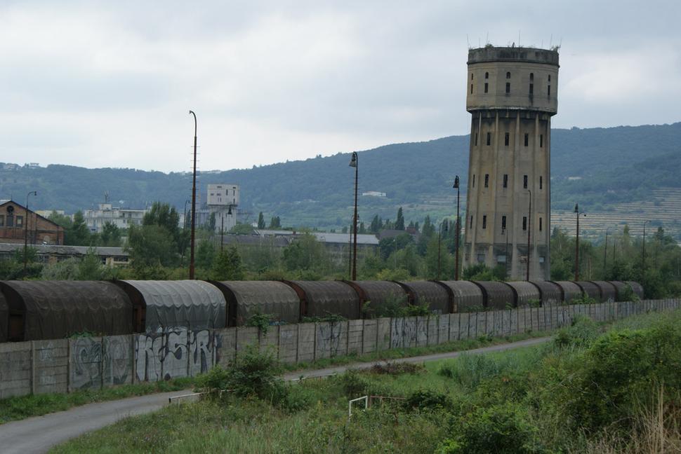 odložené nákladné vagóny v rámci areálu podniku