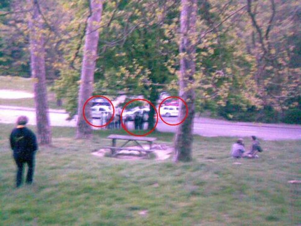 3 policajné autá po zavolaní hasiča o údajnom