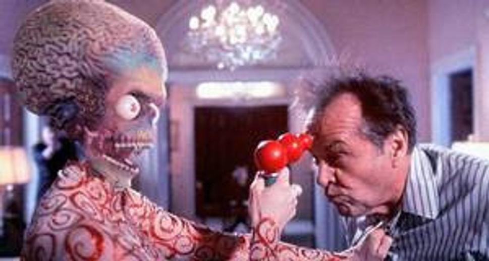 "Prezident" Jack Nicholson vraždený útočníkom z Marsu.