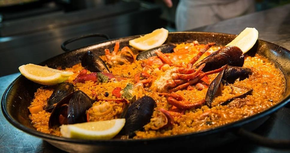Typické španielske jedlo Paella.