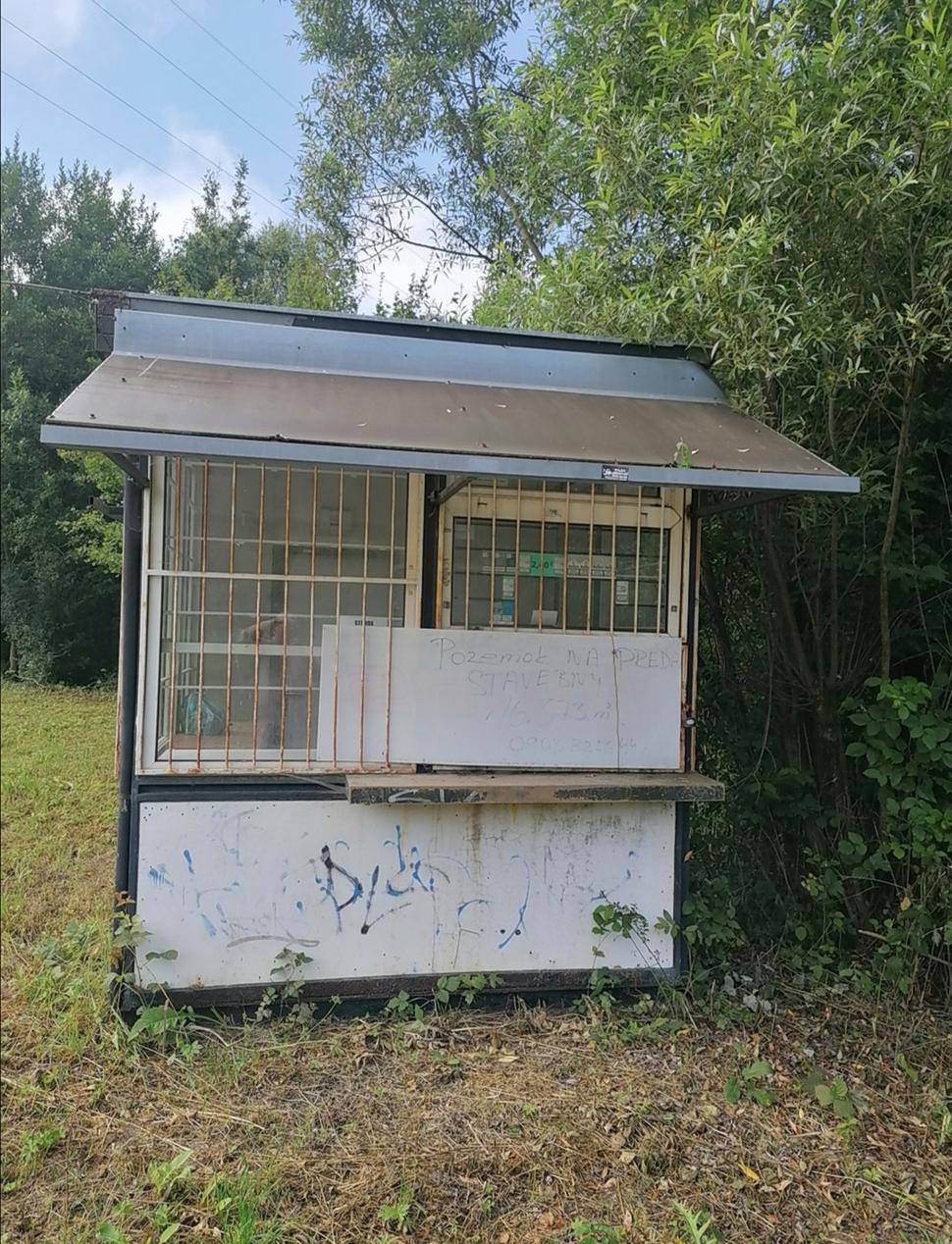 tu je inzerát na predaj pozemku