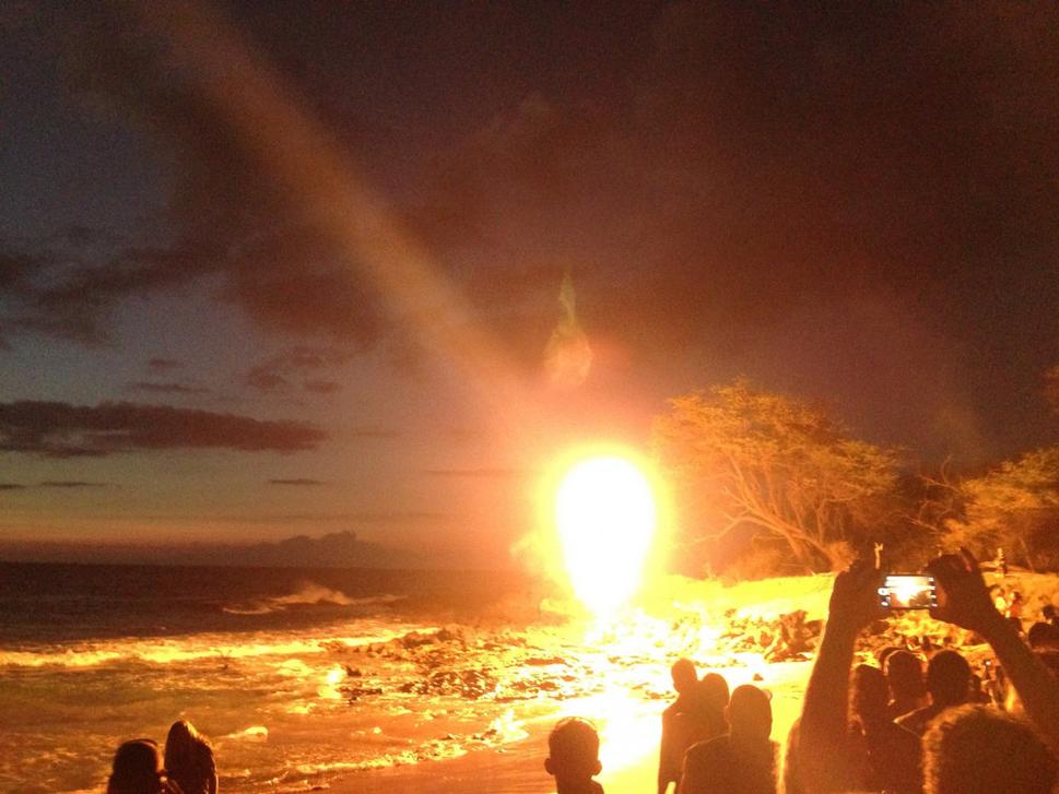 Žiadna atómová bomba len ohňová šou na pláži