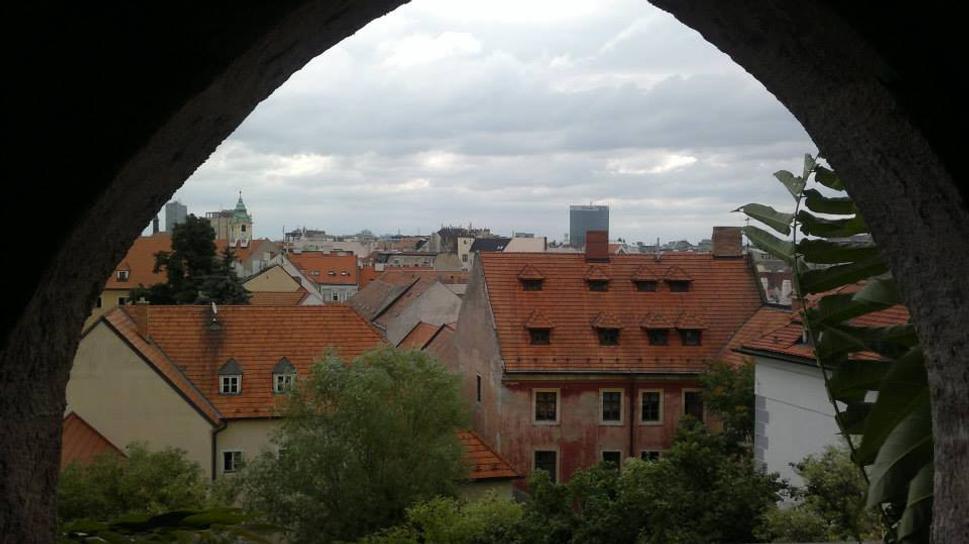 Aj takéto pohľady skrývajú mestské hradby.