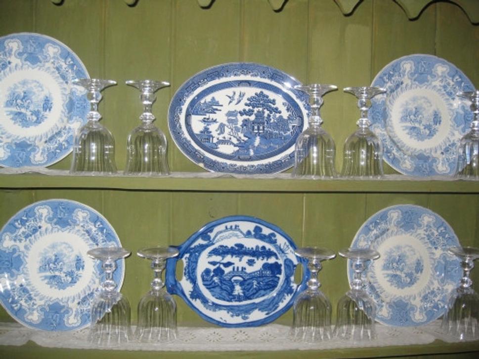 Modrý porcelán.