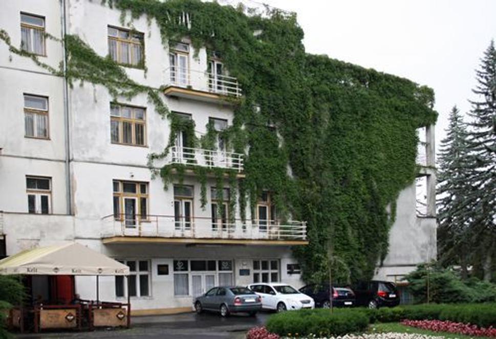 Na prízemí nefungujúceho liečebného domu Slovensko je cukráreň