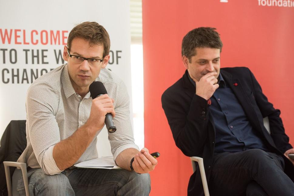 Počas Fóra o firemnej filantropii v diskusii s Fedorom Blaščákom.