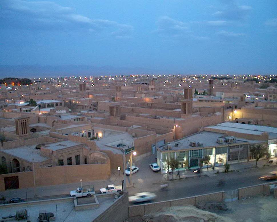 Pohľad na starobylý Yazd zo strechy hotela