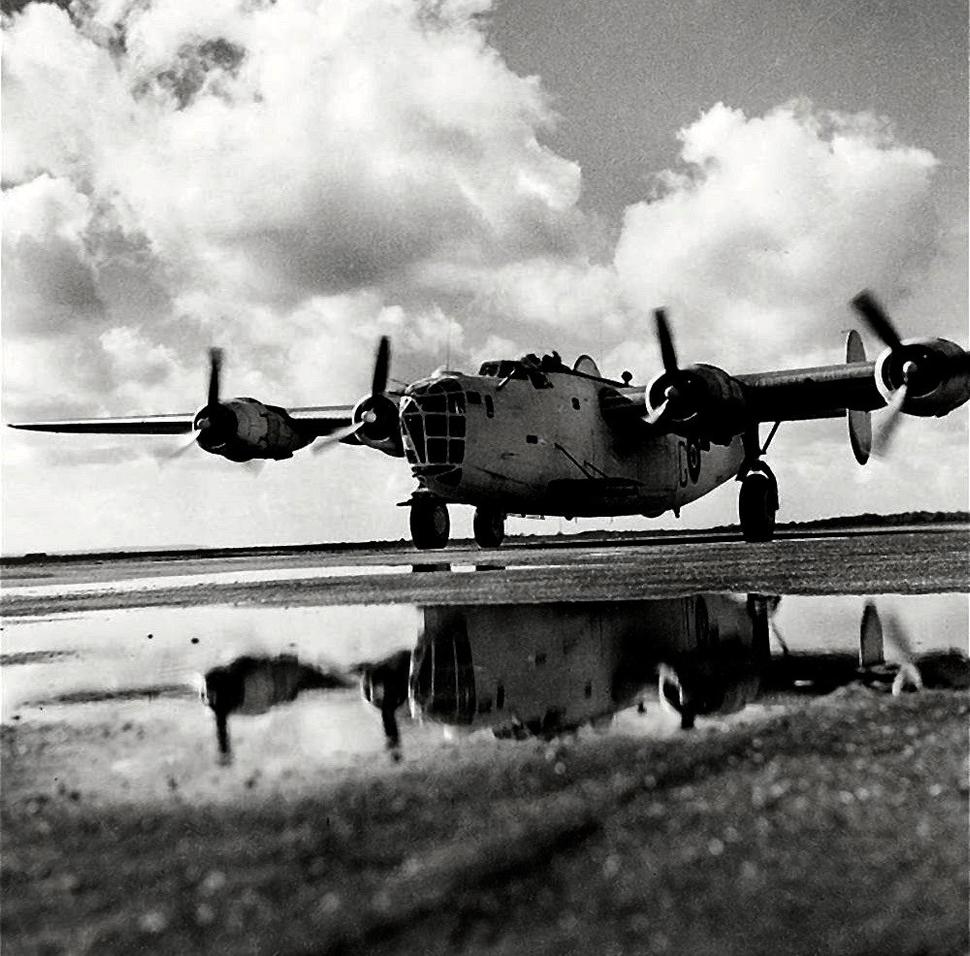 • Consolidated B-24 Liberator 311. československej bombardovacej perute RAF. •