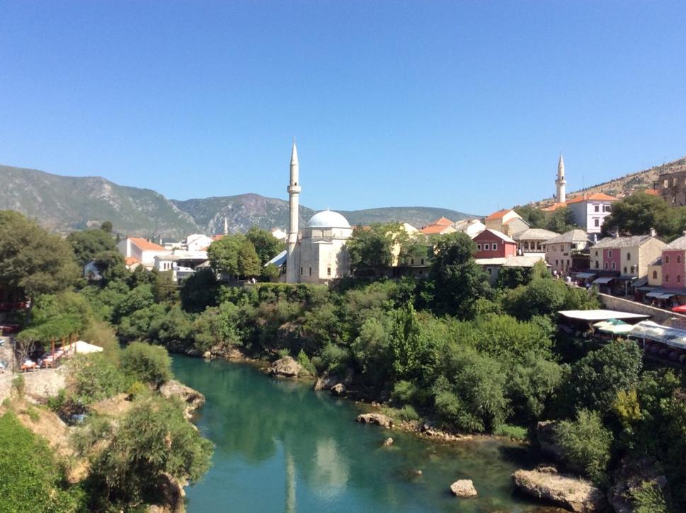 Typický výhľad na Mostar