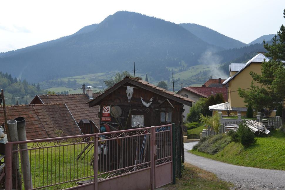 Začíname vo Valaskej Dubovej.