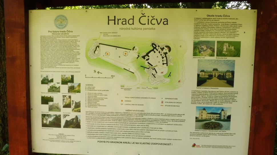 Miestna informačná tabuľa o širšom okolí hradu.