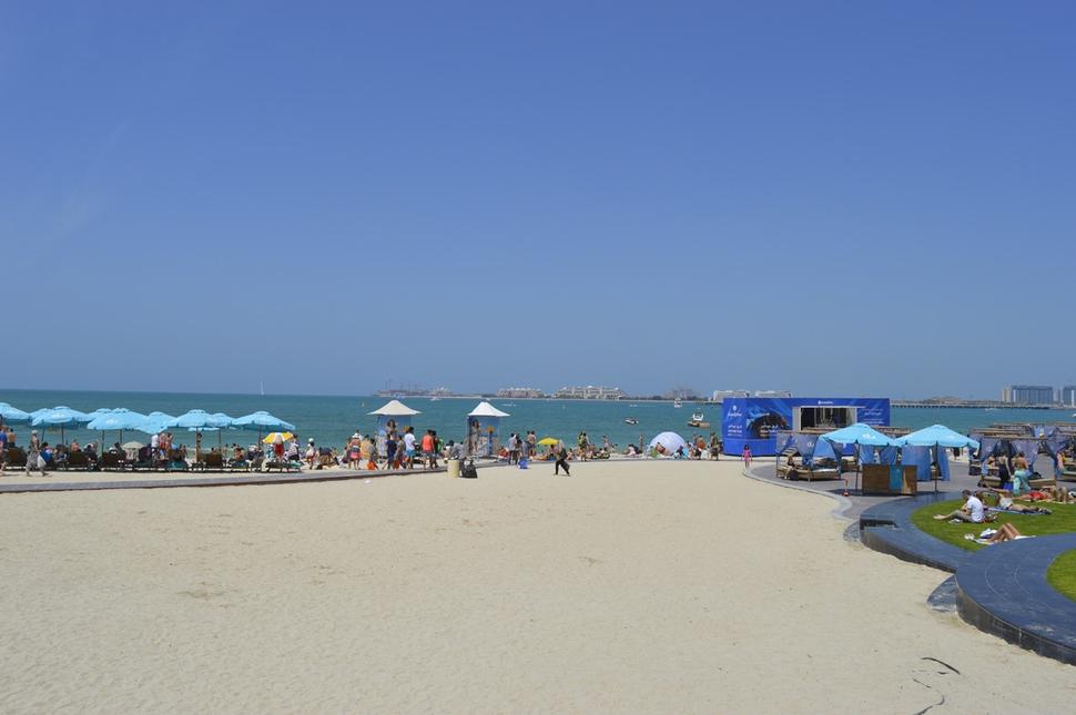Pláž Marina Beach (v pozadí Palm Jumeirah)