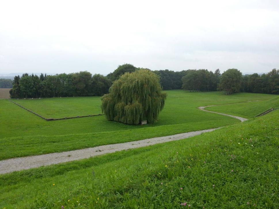 Z Ruského tábora ostali len základy a lom za kopcom.