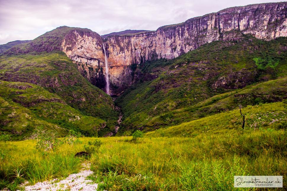 Na severe štátu Minas Gerais v pohorí Espinhaço sa nachádza 273 metrov vysoký vodopád Tabuleiro – tretí najväčší v Brazílii.