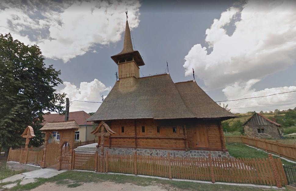 Drevený kostol v dedine Varzaľ (Vărzari)