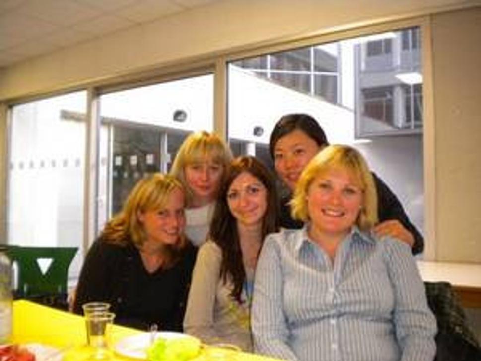 z ľava: Katrin (Nemecko), Mila (Rusko), Miška (Slovensko), Celine (Čína), ja
