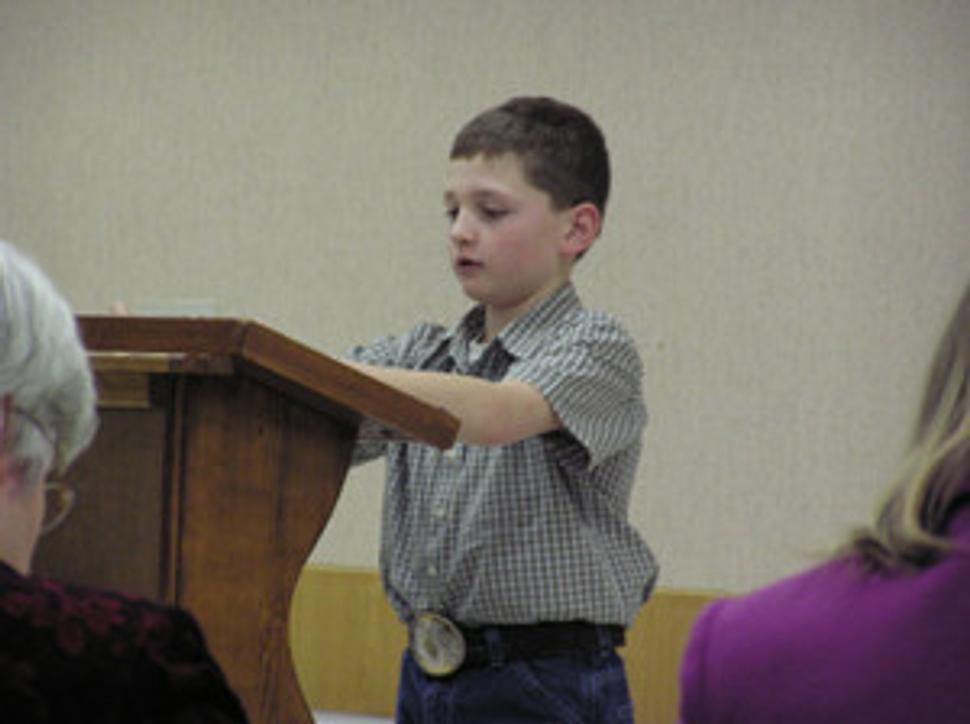 Už od malička sa snažia Kanaďania viesť svoje deti k tomu, aby sa nebáli hovoriť na verejnosti. Crossfield – Madden 4-H Beef Club Public Speaking 12.2.2005