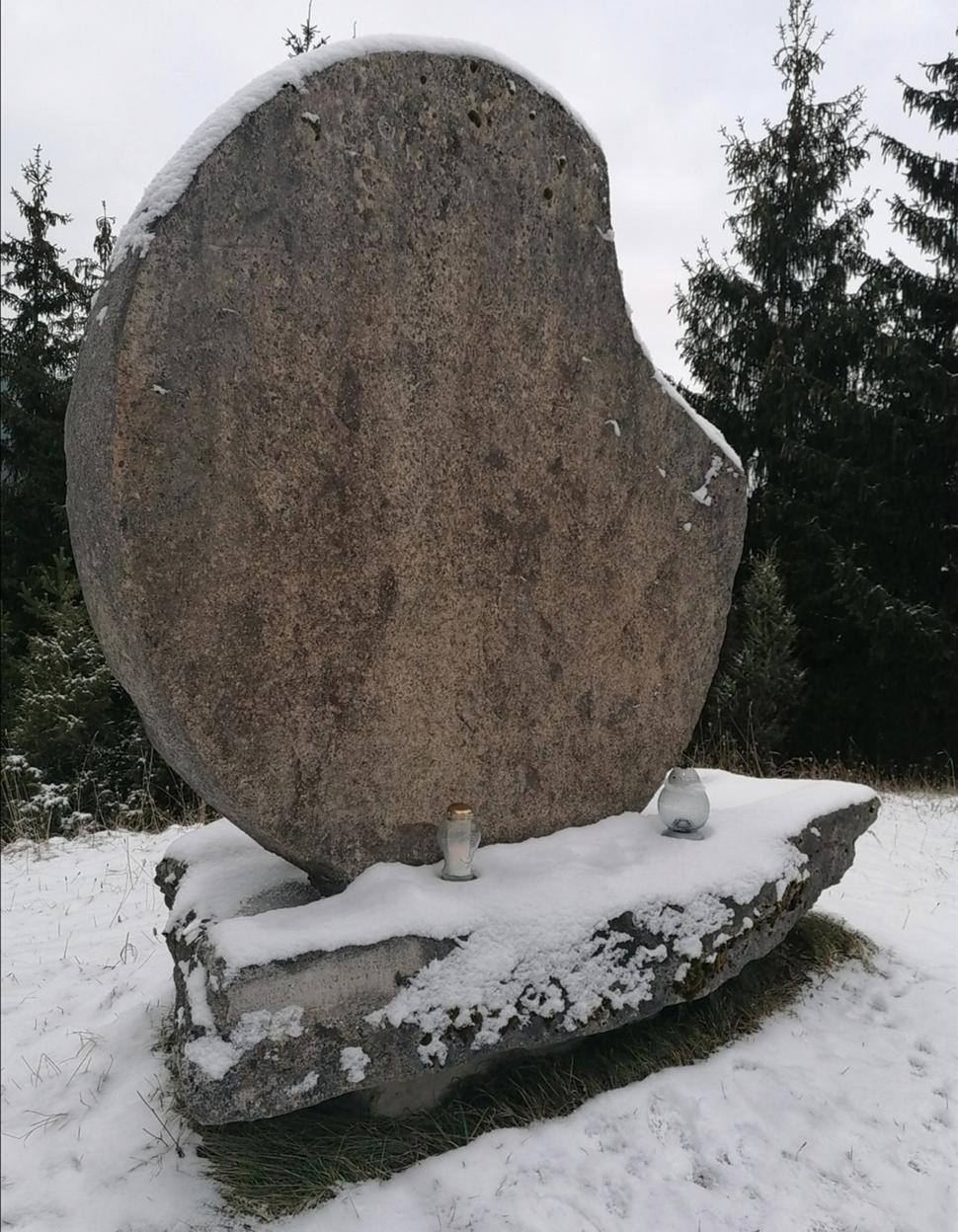 Ježiša pochovávajú