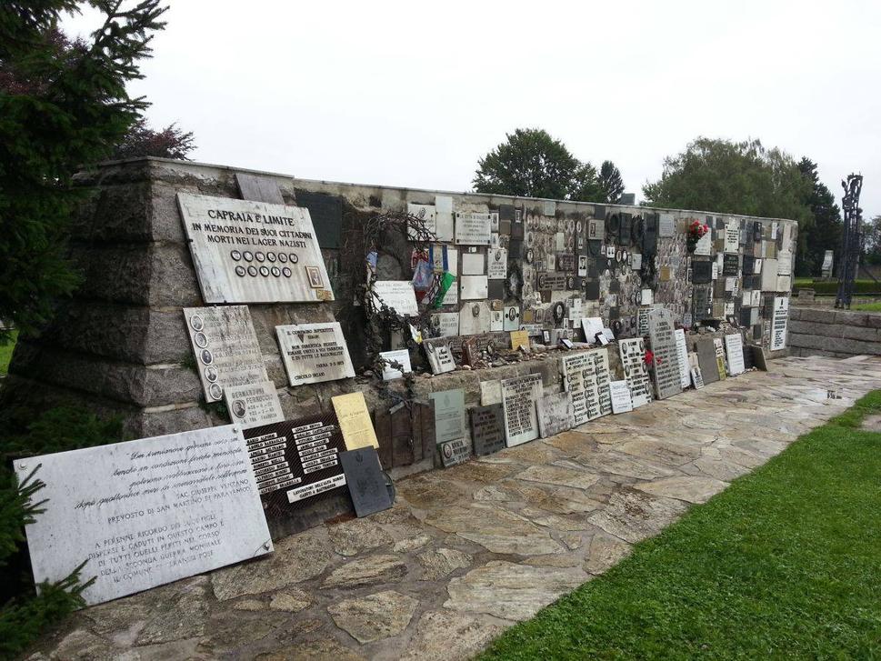 Taliansky pamätník. Najsmutnejšia bola tabuľka Talianskeho vojaka ktorý padol v deň oslobodenia tábora, zbytočná smrť, ako všetkých ktorý tu padli.