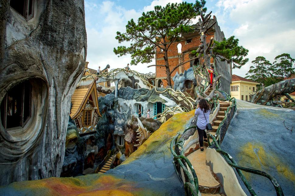 Hotel "Crazy House"