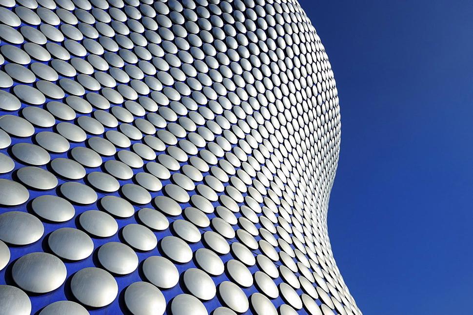 Fasáda obchodného domu Selfridges v Birminghame od Jana Kaplického