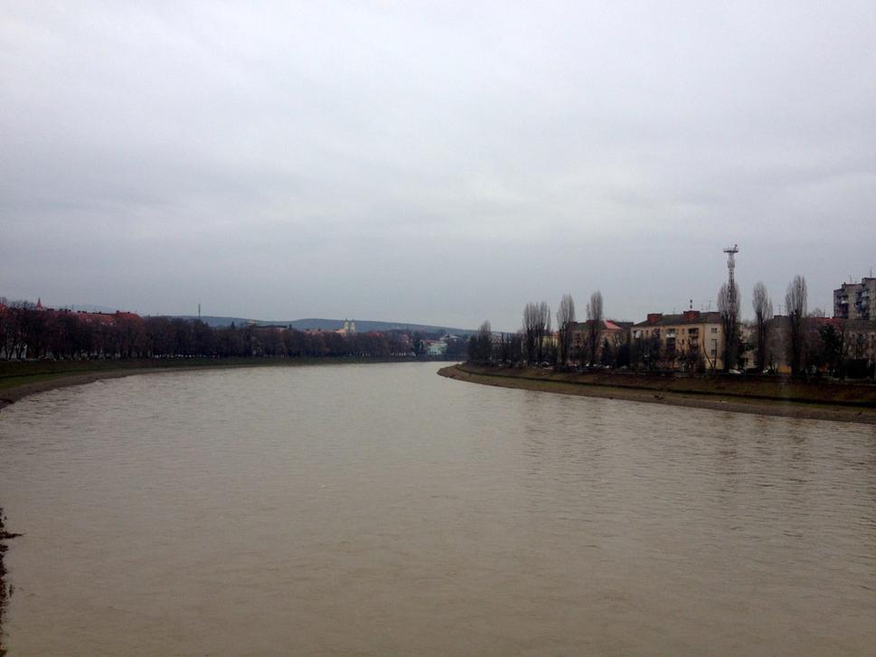 rieka Uh a mesto