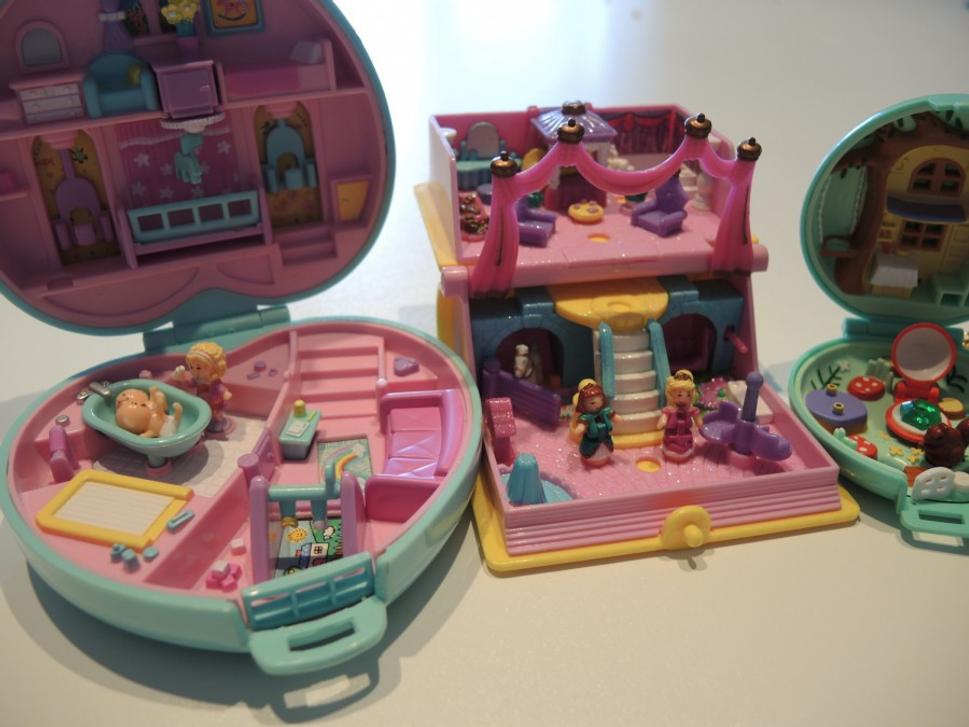 Moje (doteraz) zbožňované Polly Pocket. Môj brat pri nich raz vyslovil ľútosť, že sa nemôže s nimi občas hrať aj on. (Eva)