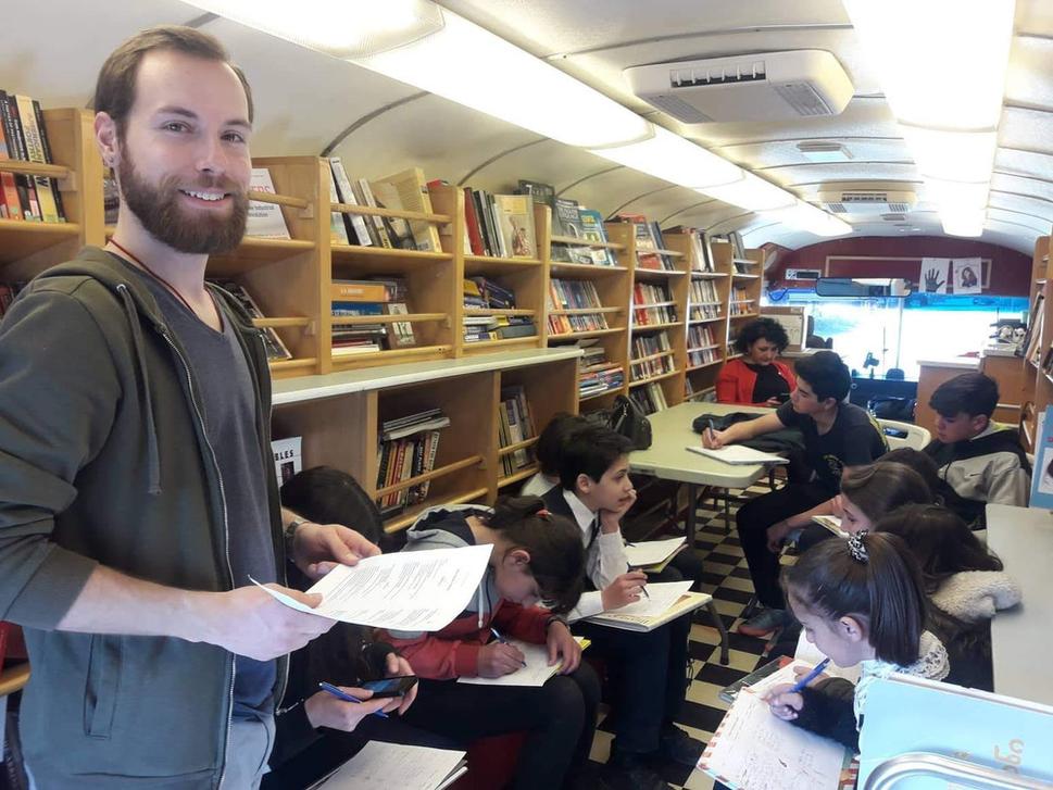 Putovný autobus sme využívali na rôzne aktivity. Jednou z nich bol aj môj program Leadership Academy. Autobus sa každé dva týždne presúval medzi štyrmi osídliami.
