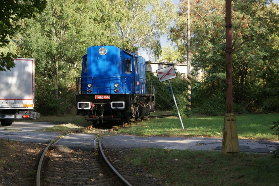 koľaje, cez ktoré prichádzal vyššie spomínaný vlak