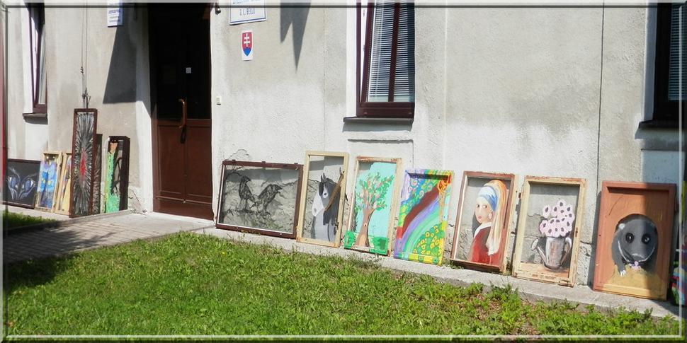 Na nádvorí základnej umeleckej školy - tieto diela by tromfli nejedného vychyteného umelca