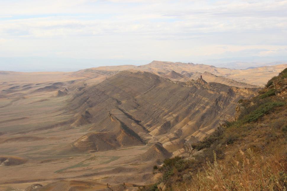 Polopúštna krajina blízko hraníc s Azerbajdžanom