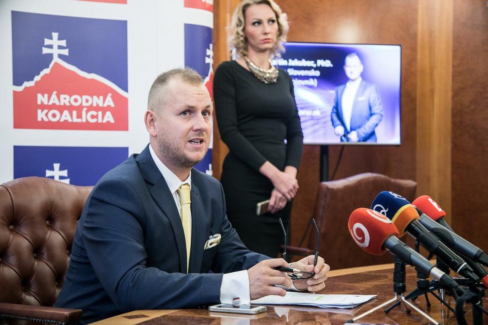 Martin Jakubec na tlačovej konferencii predstavuje plán na riešenie korupcie na Slovensku. Tzv. radikálny ozdravný plán