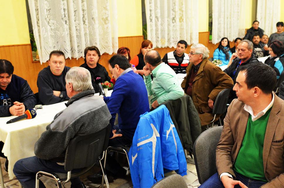 Zo zasadnutia obecného zastupiteľstva v Rokycanoch. Témou bolo zrušenie špeciálnej školy s cieľom podporiť vznik novej základnej školy so špeciálnymi triedami.