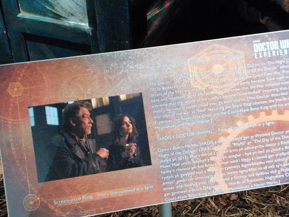 Všadeprítomná dvojjazyčnosť (Doctor Who Experience)