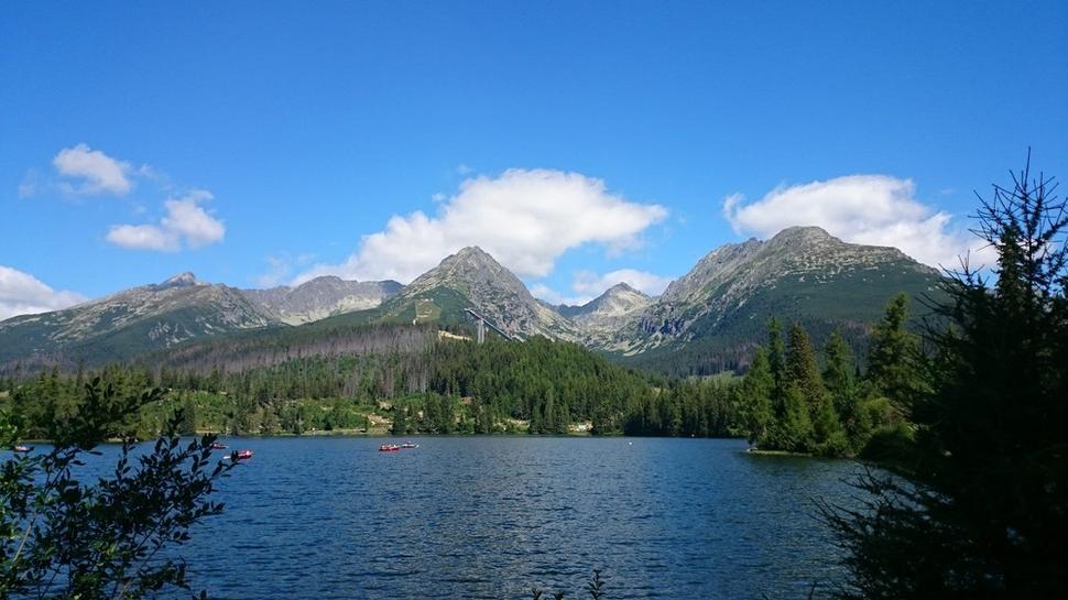 Štrbské pleso a ideálny výhľad na Tatry