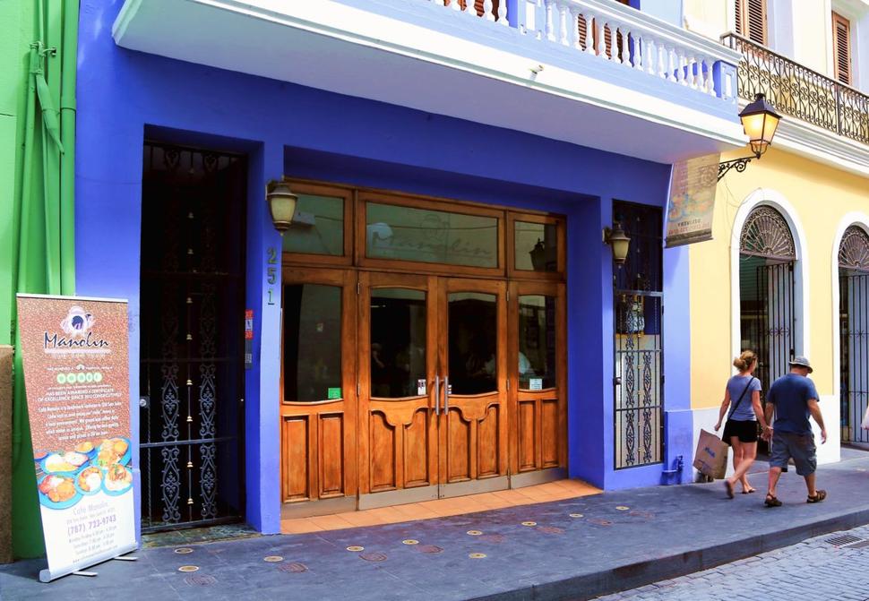 Cafe Manolín - pohľad z ulice