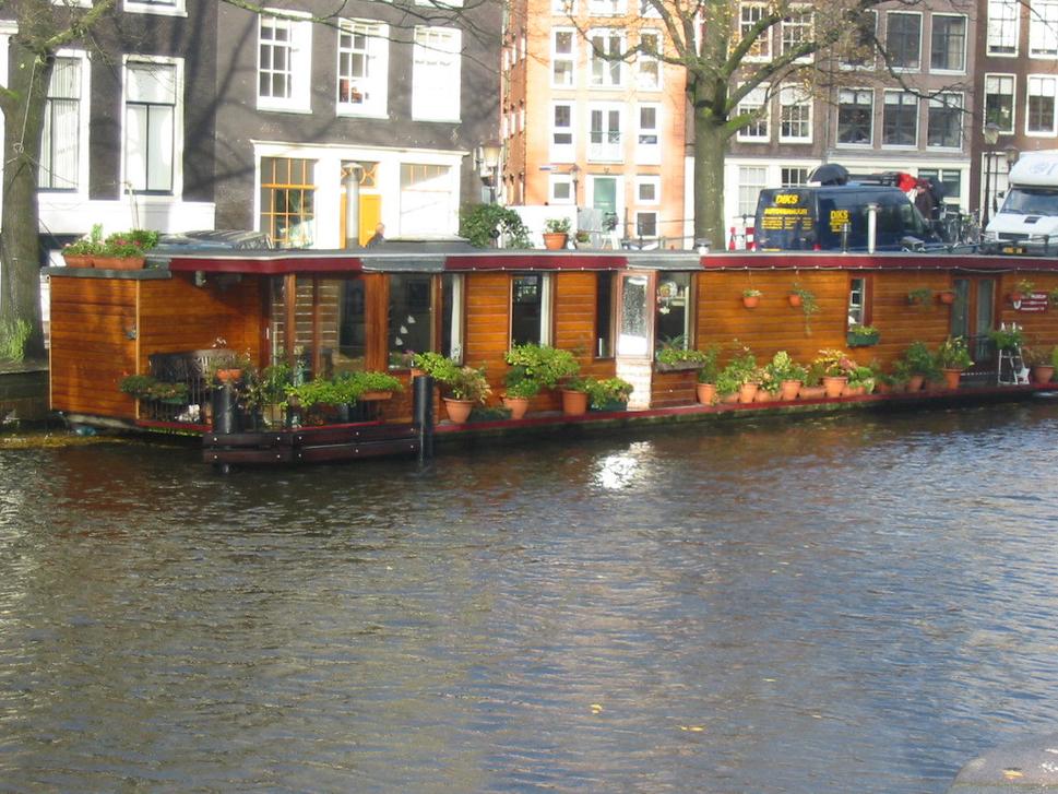 obytný houseboat