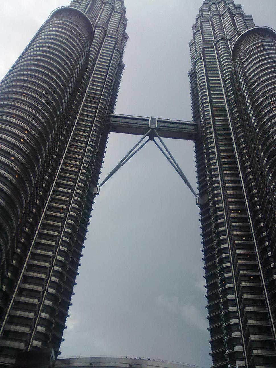 V Kuala Lumpur byť a nevidieť Twin tower to sa nedá a večerná svetelno-hudobná show.....treba vidieť