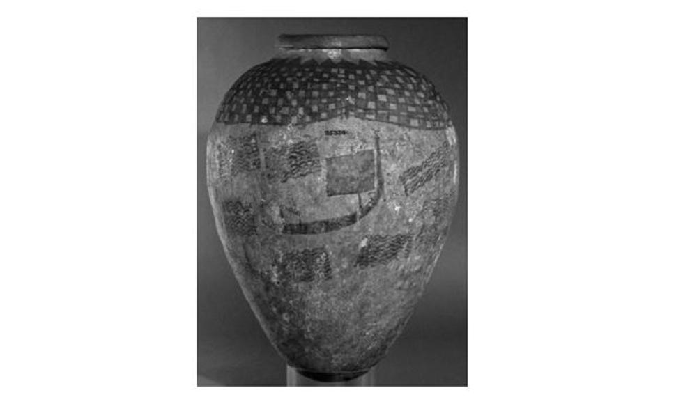 Najstaršie vyobrazenie plavidla s plachtou na džbáne, ktorý pochádza z náleziska v Gize, Egypt. Vek džbánu - 3500 - 3200 rokov pred Kr. (Zdroj: Britské múzeum v Londýne)