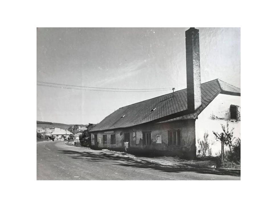 Ubľa - stará pekáreň, 70-80-te roky
(vpredu MNV a pošta, zadná polovička pekáreň)