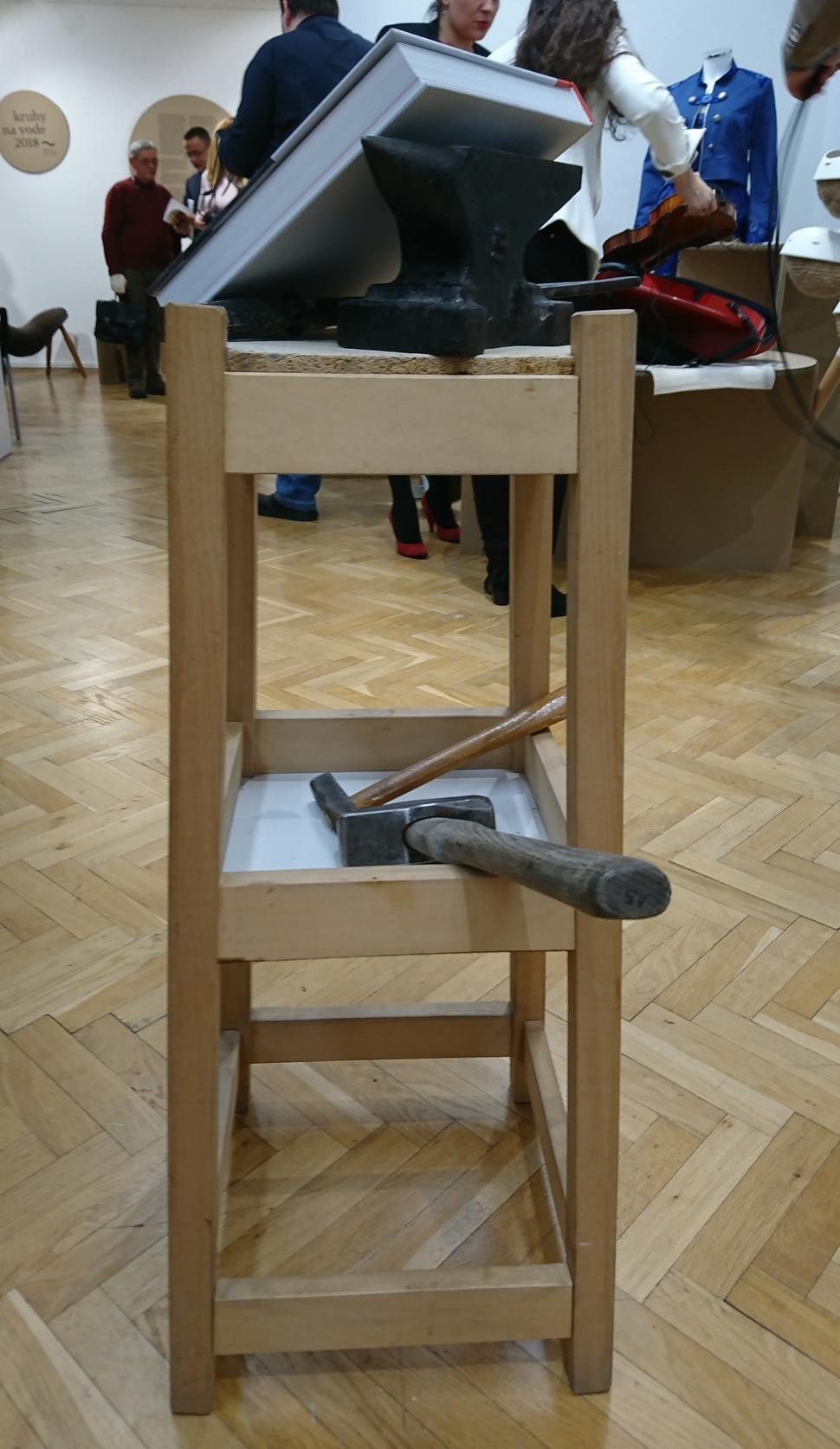 Prezentovaná kniha pripravená na krst