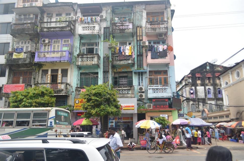 V centre Yangonu je rušno stále