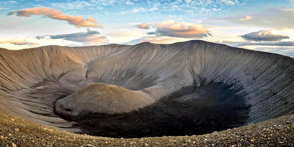 Kráter Hverfjall. S priemerom cca 1km patrí medzi najväčšie.