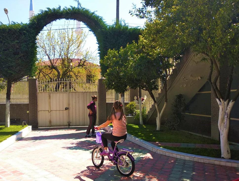Laura's neighbors she got to know thanks to the quarantine during the corona pandemic.