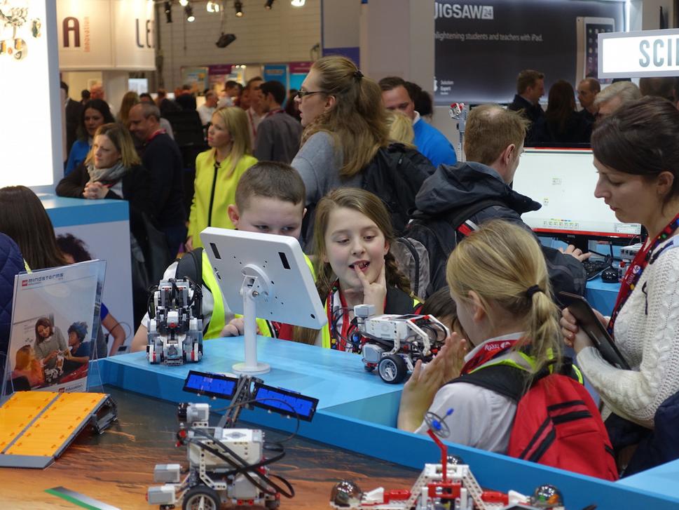 Roboty vedia kadečo, keď ich viete naprogramovať.