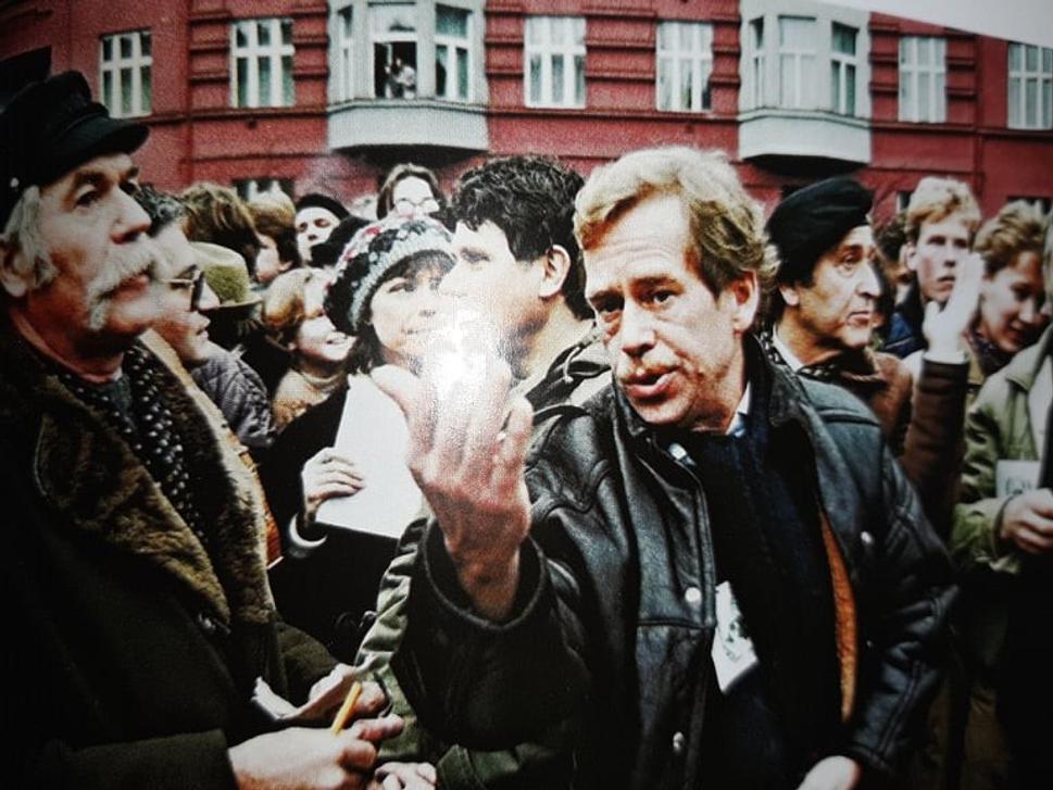 Václav Havel počas Nežnej revolúcie v roku 1989