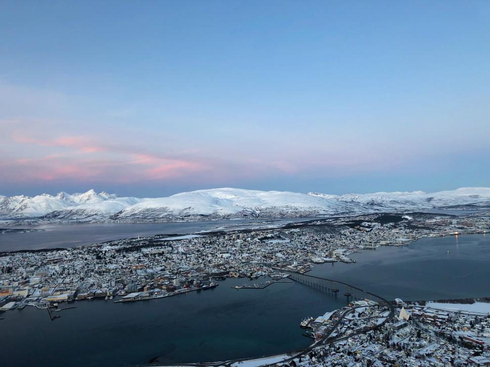 výhľad na Tromso z vrcholu kopca